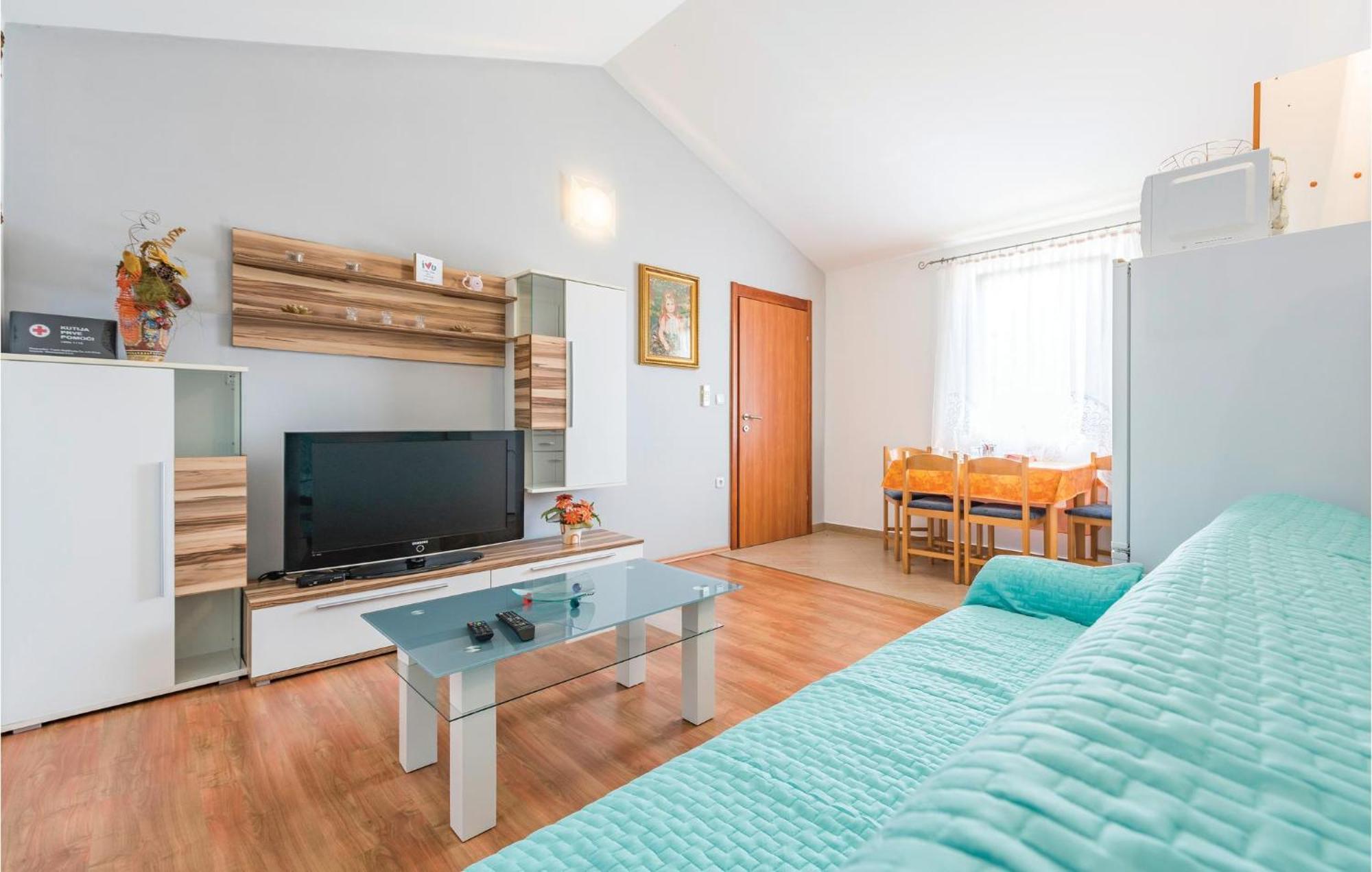 Awesome Home In Zminj With Wifi エクステリア 写真