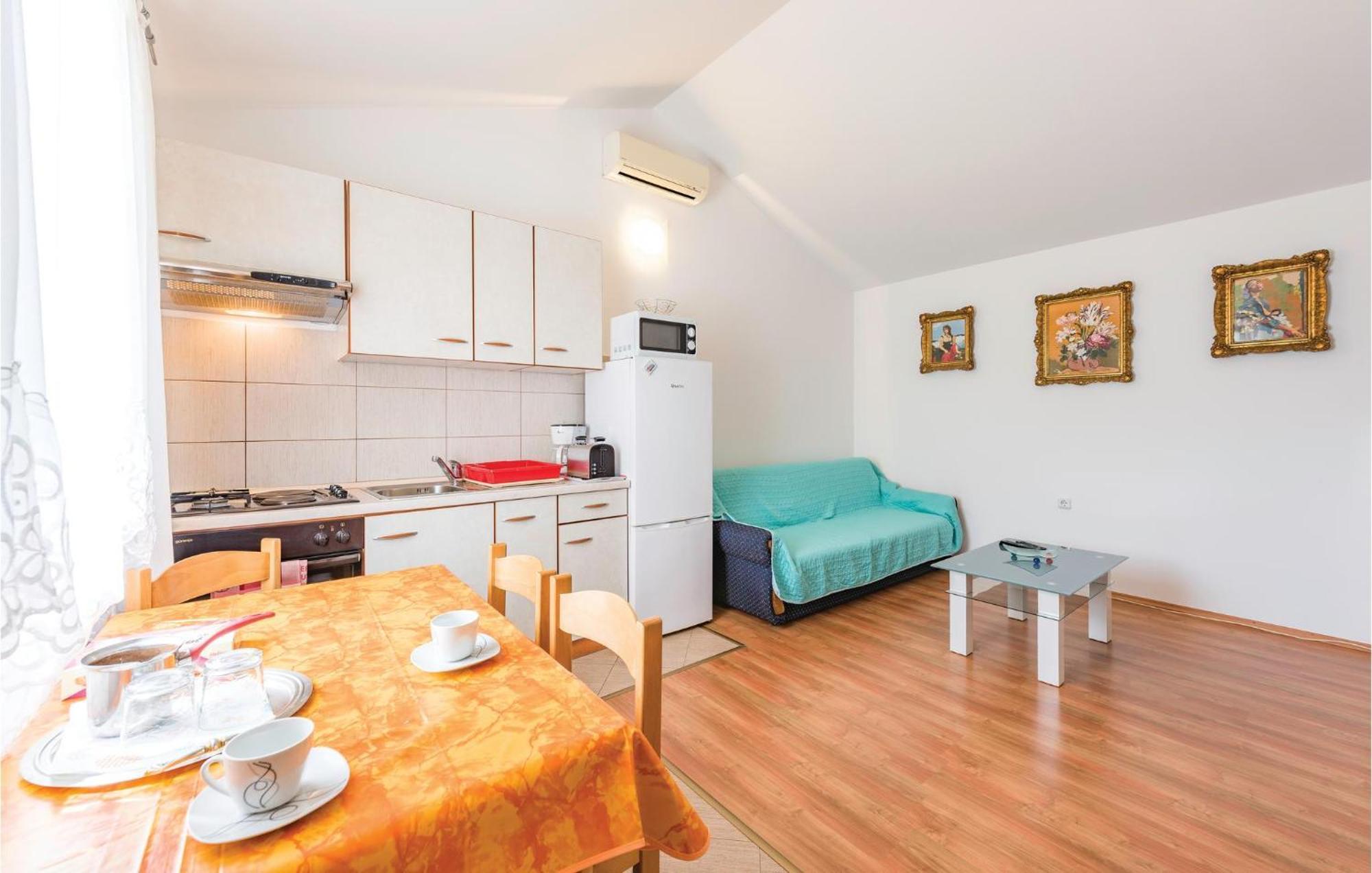 Awesome Home In Zminj With Wifi エクステリア 写真