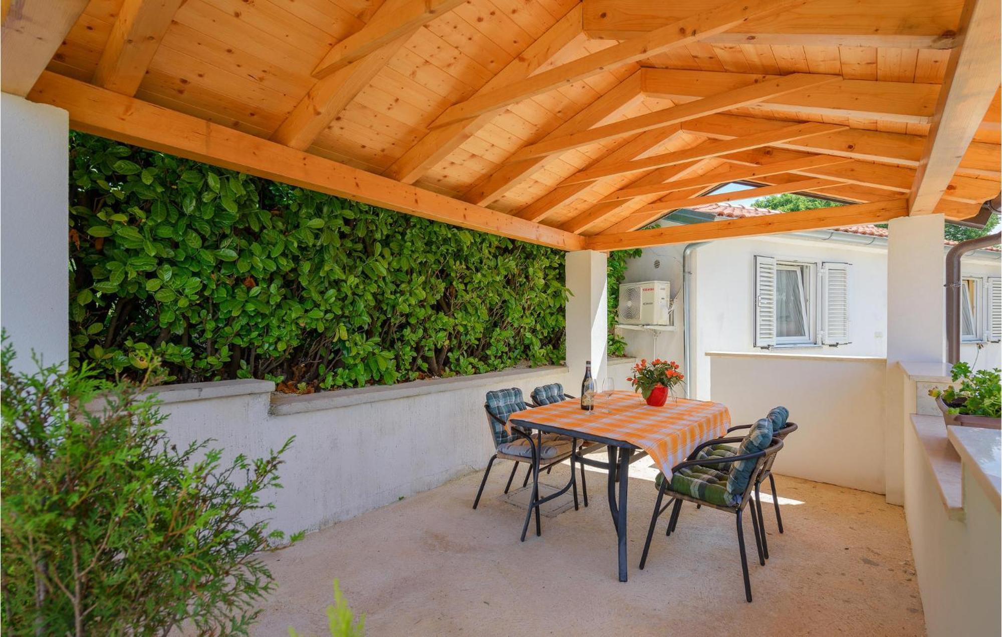 Awesome Home In Zminj With Wifi エクステリア 写真