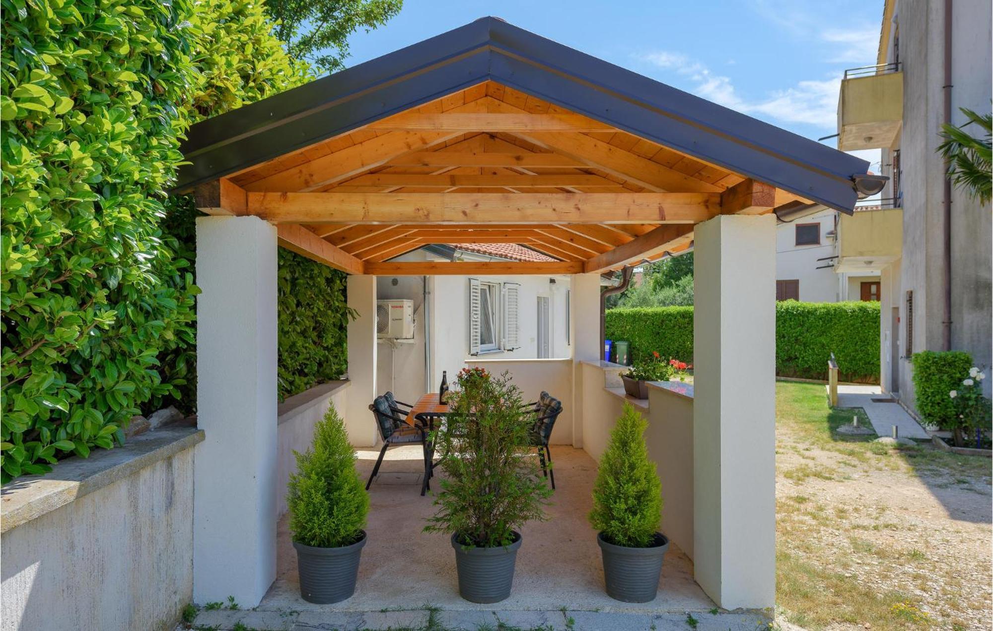 Awesome Home In Zminj With Wifi エクステリア 写真