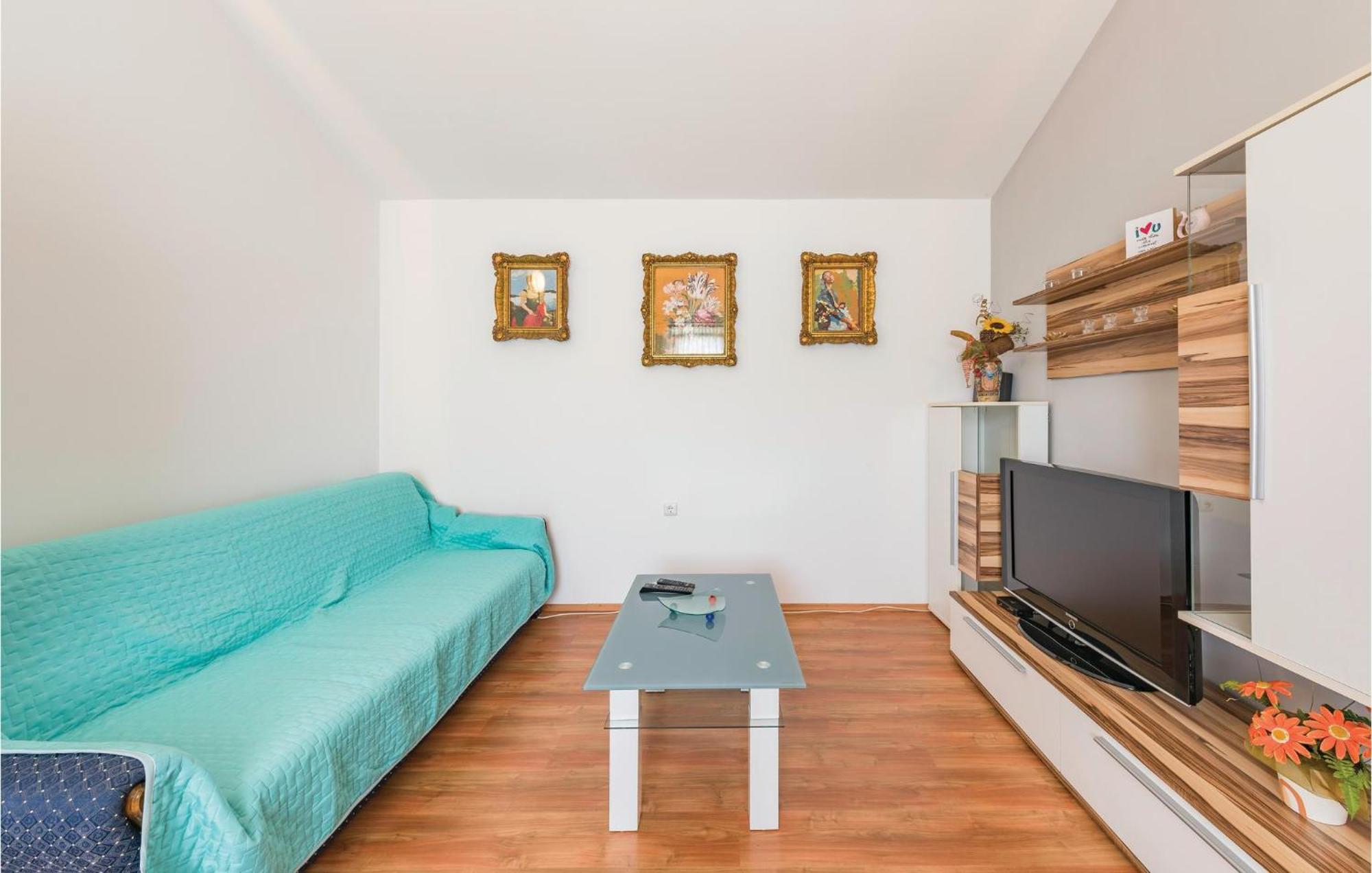 Awesome Home In Zminj With Wifi エクステリア 写真