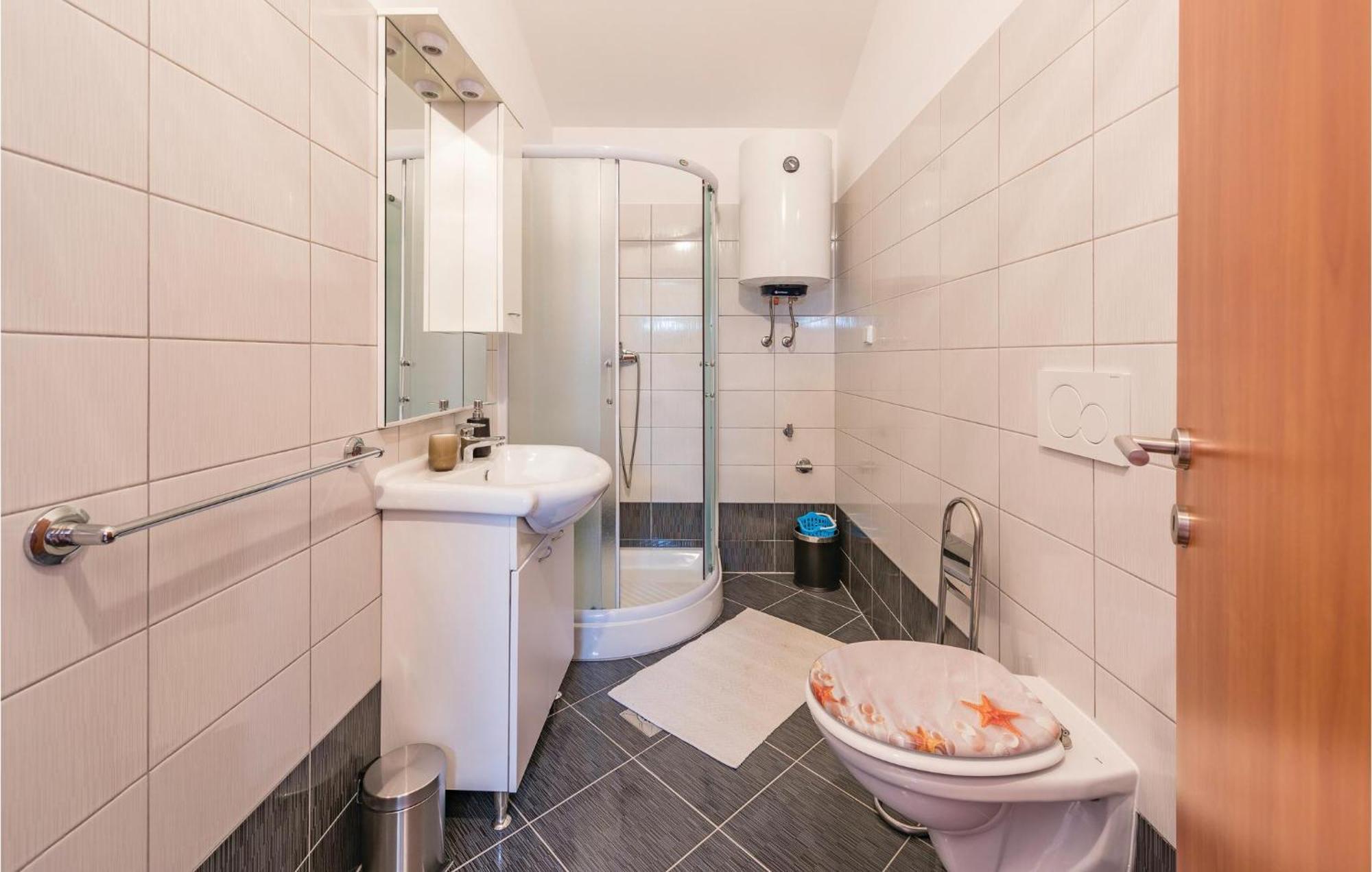 Awesome Home In Zminj With Wifi エクステリア 写真