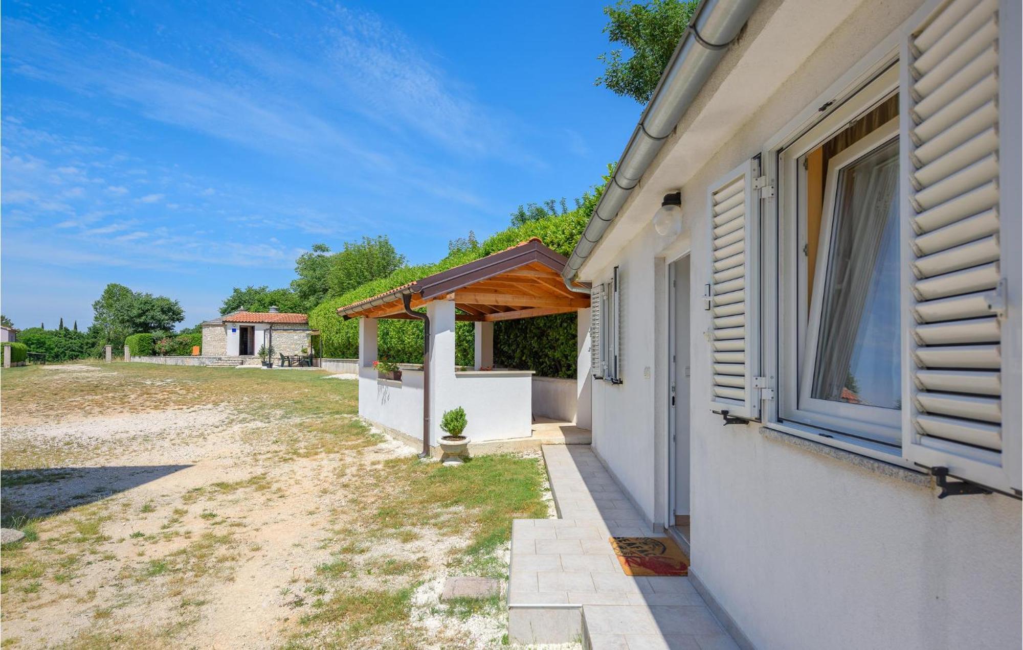 Awesome Home In Zminj With Wifi エクステリア 写真