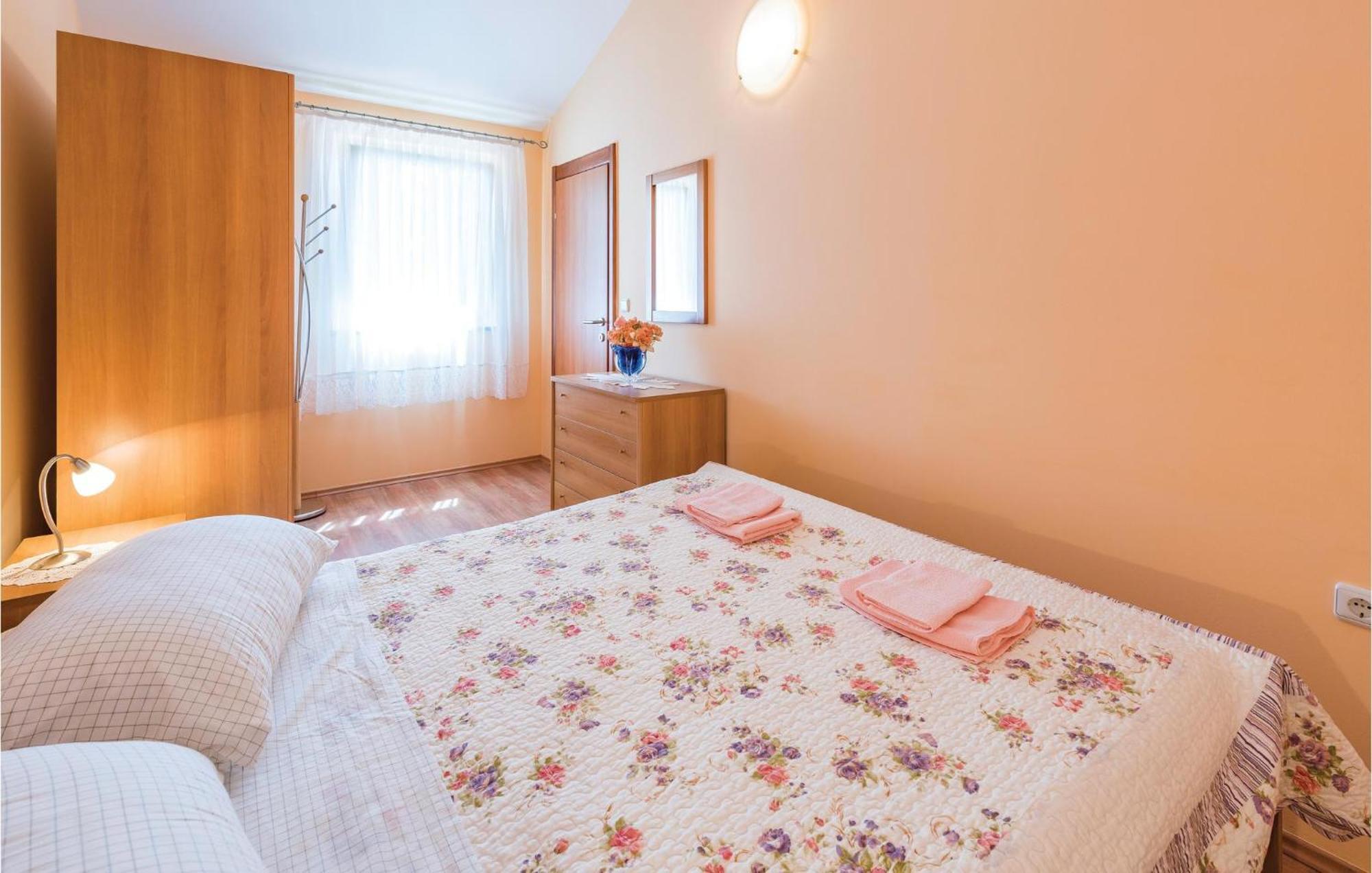 Awesome Home In Zminj With Wifi エクステリア 写真